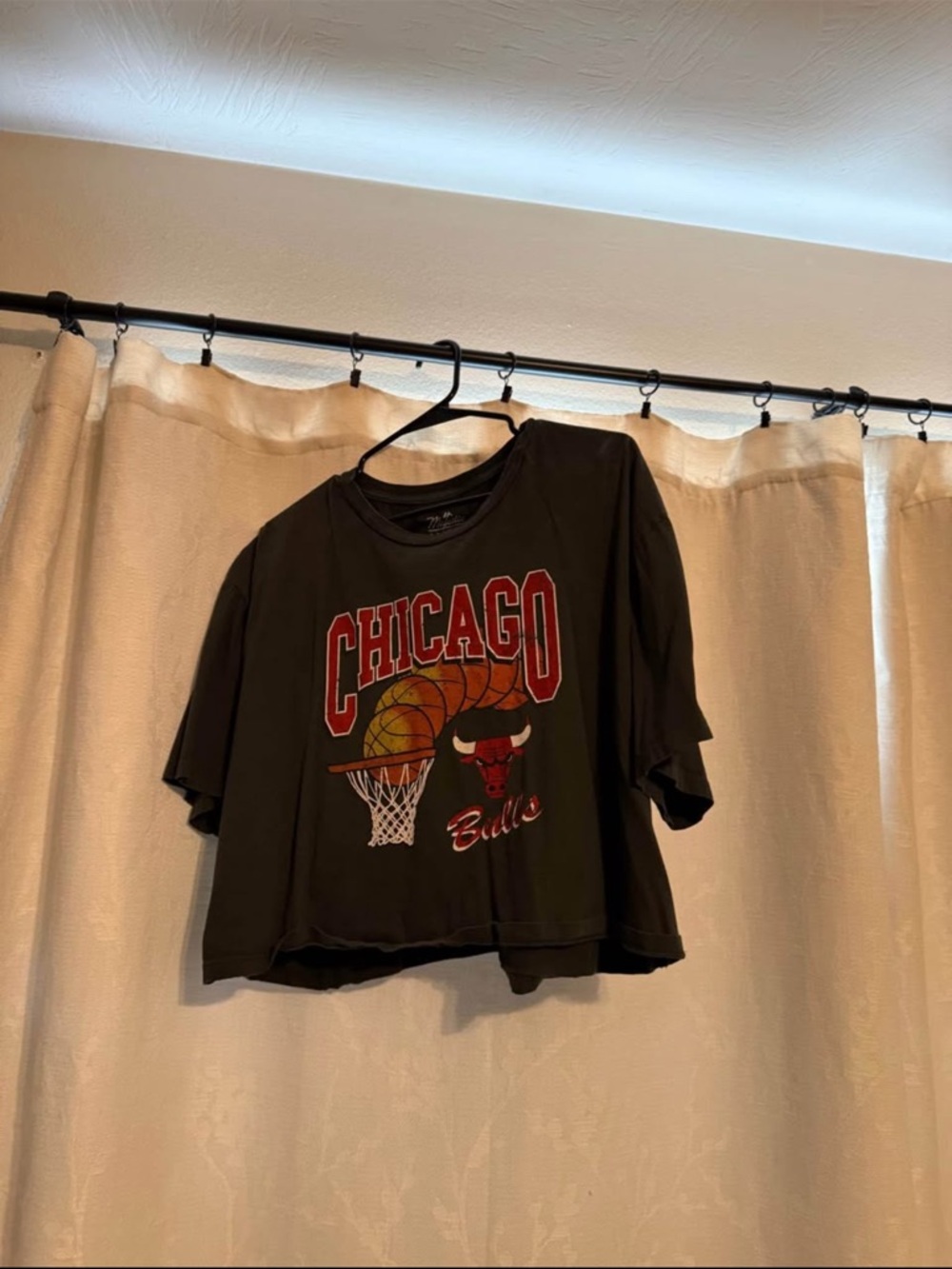 Chicago Bulls Black womens crop Graphic Tee